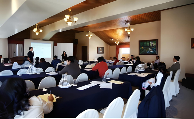 TALLER DE CAPACITACION RECURSOS HUMANOS EMPRESAS UNIVERSAL BUSINESS CENTER Y SMG Corporation