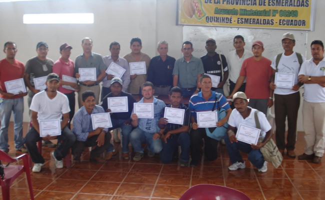 TALLER DE CAPACITACION A LOS REPRESENTANTES
DE ORGANIZACIONES CAMPESINAS PRODUCTORAS
DE CACAO - ESMERALDAS